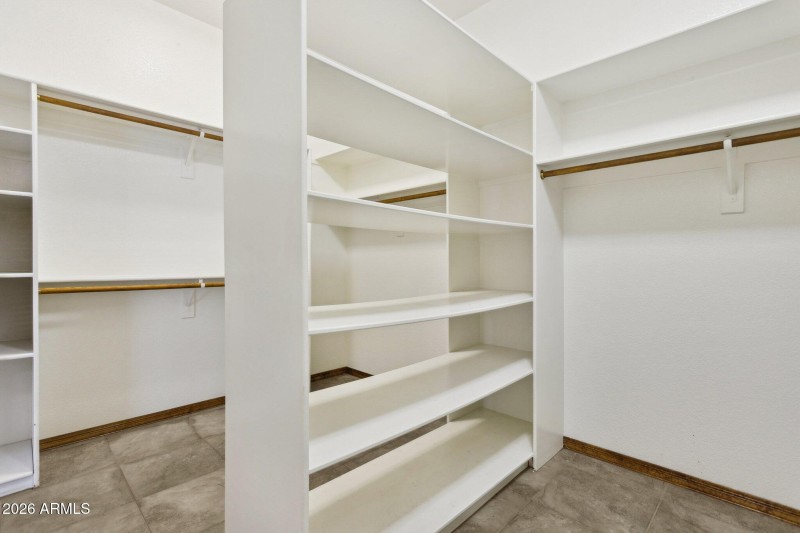 39-web-or-mls-7002-w-surrey-ave