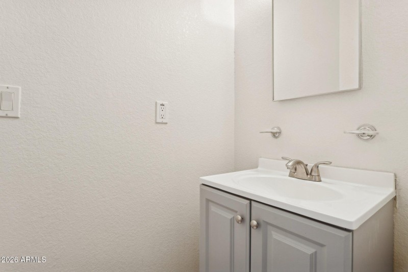 43-web-or-mls-7002-w-surrey-ave