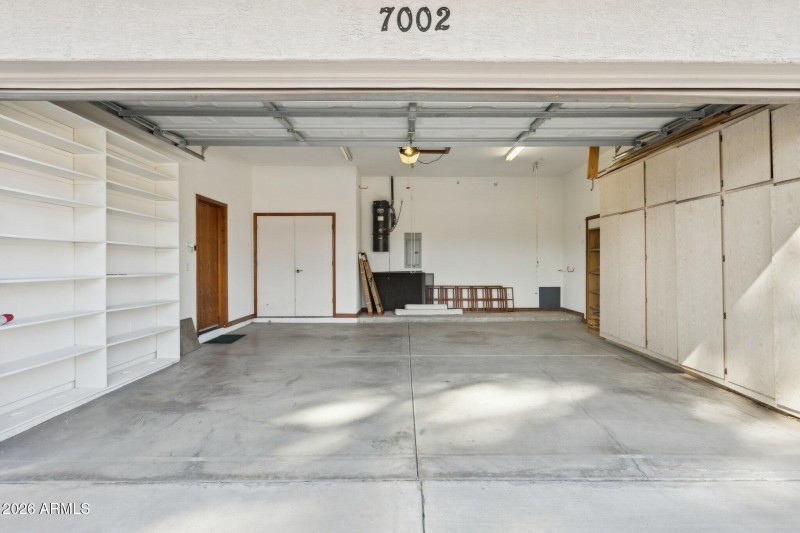 48-web-or-mls-7002-w-surrey-ave