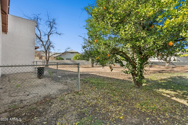 55-web-or-mls-7002-w-surrey-ave