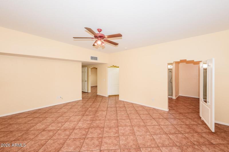 040 - 511 S. Clubhouse Lane