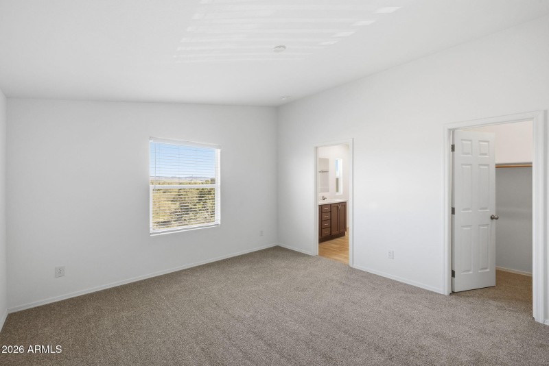 13-Primary Bedroom (2)