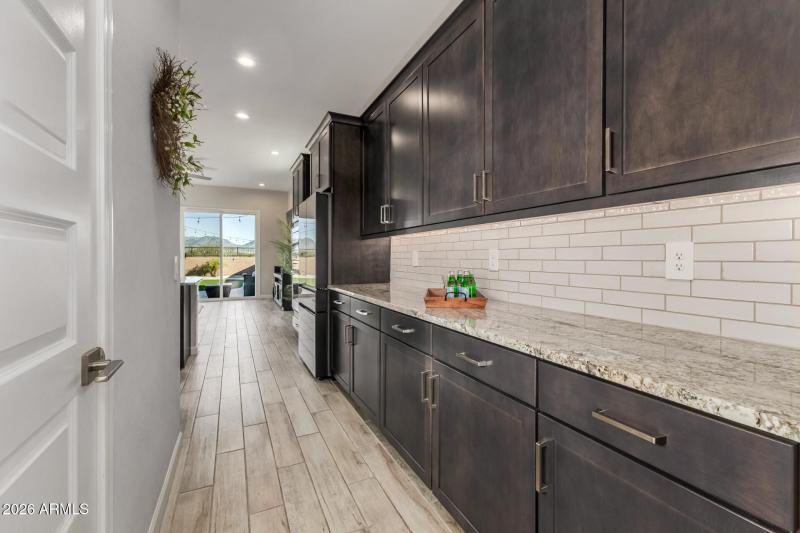 4.5 Butlers pantry to kitchen left