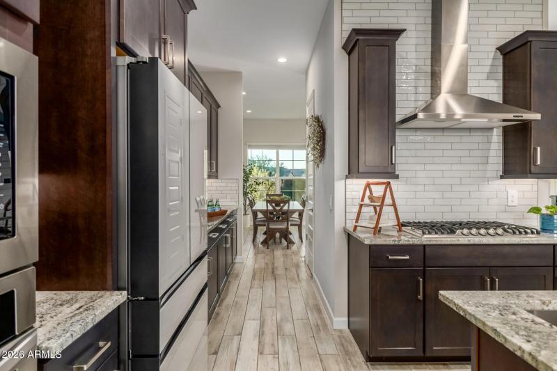 4.8 Kitchen to butlers pantry closer