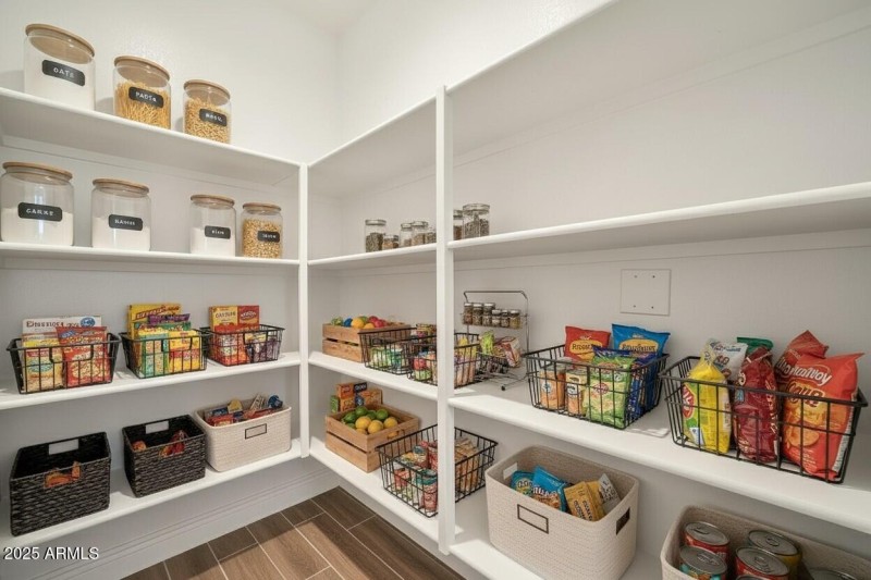WALK-IN PANTRY