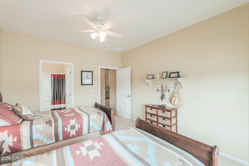 Guest room w/en-suite