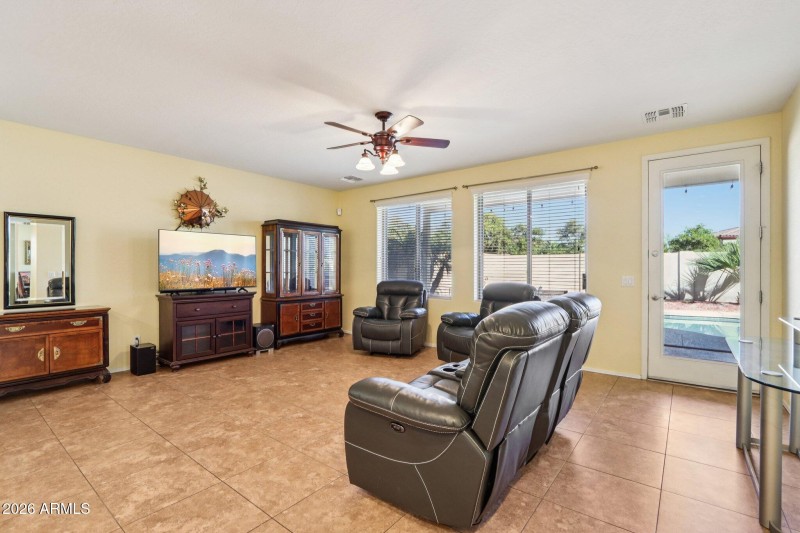 9-web-or-mls-W Brown St-S2001-007