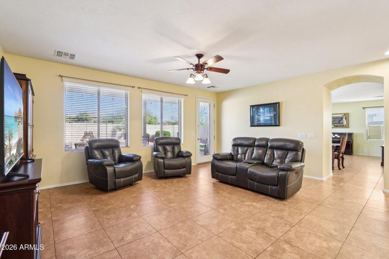 12-web-or-mls-W Brown St-S2001-010