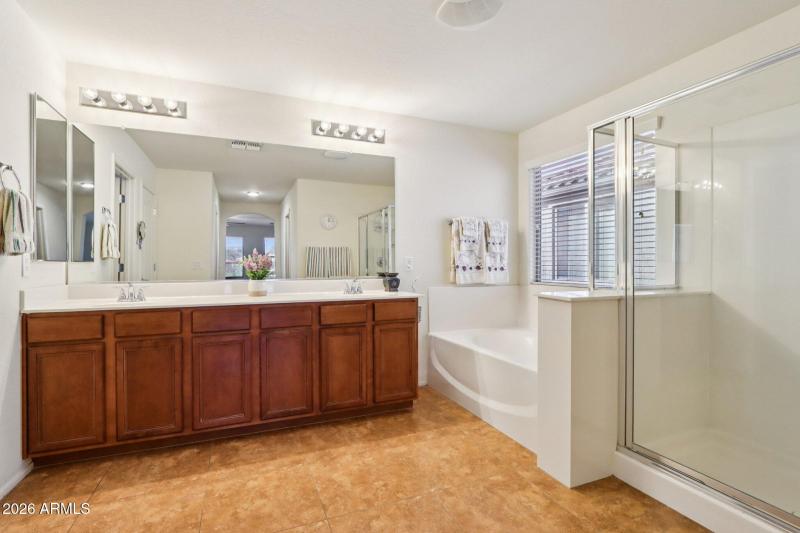 31-web-or-mls-W Brown St-S2001-029