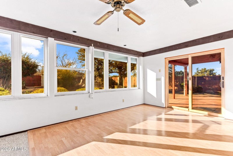Sunroom/dinning room