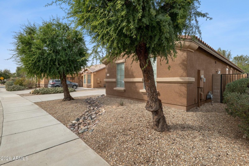 3-web-or-mls-16048-w-papago-st