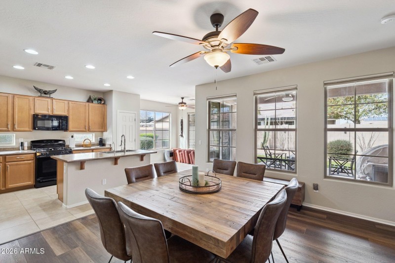 10-web-or-mls-16048-w-papago-st