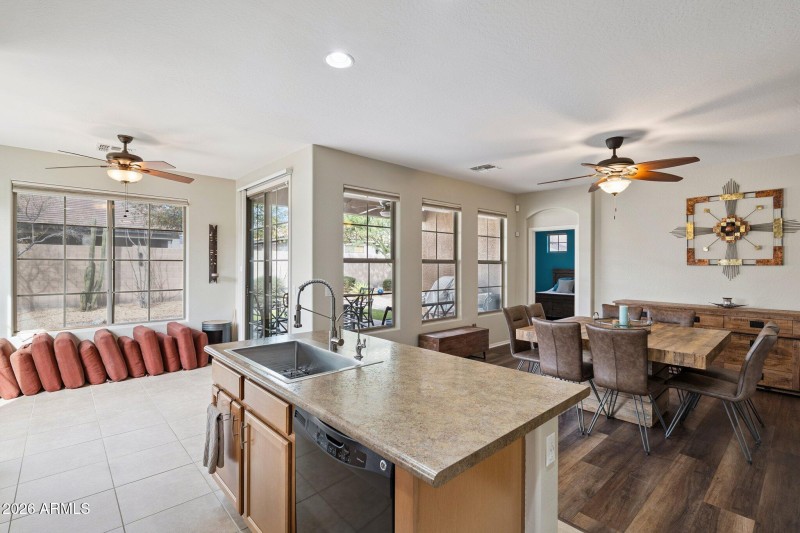 14-web-or-mls-16048-w-papago-st