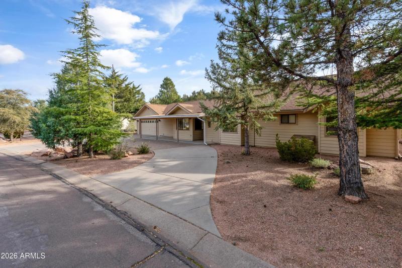 603 E Amarillo Cir Front angle