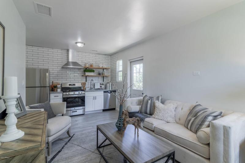 005-1649EOakSTUnit1-Phoenix-AZ-85006-sma