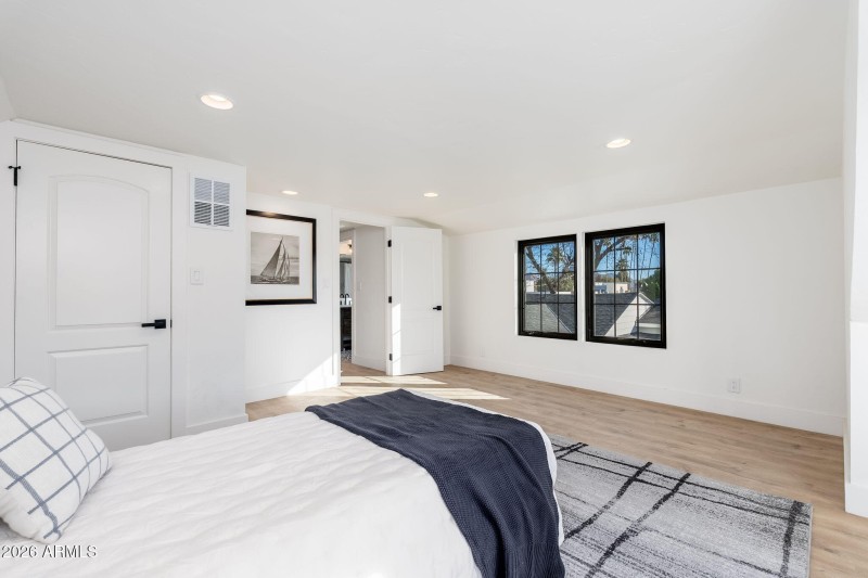 3401 N 25th St, 01-20 - 21