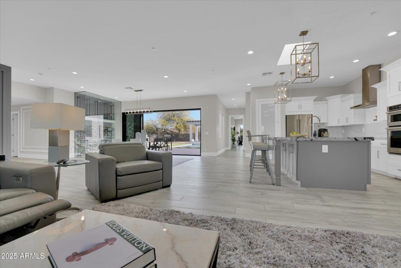 np 76 fr hallwy aa slider aa 2-25