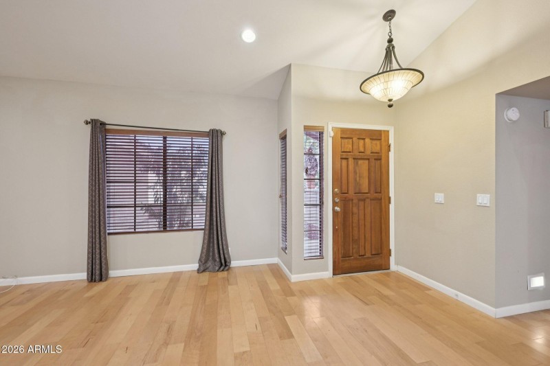 8-web-or-mls-N 92nd Ave-S2201-008