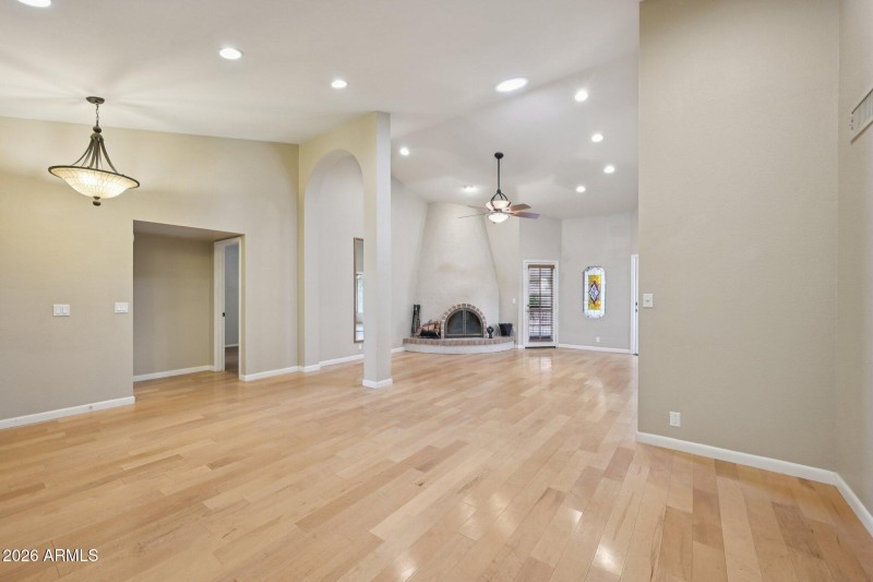 12-web-or-mls-N 92nd Ave-S2201-012