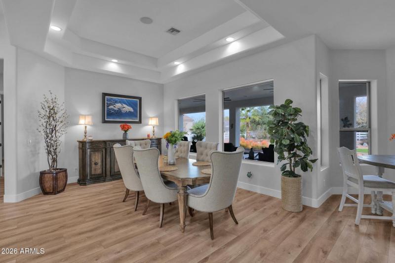 21102 Pummelos - 11Dining