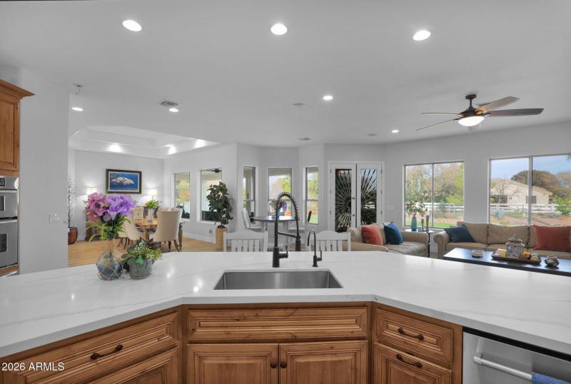 21102 Pummelos - 24Kitchen Island