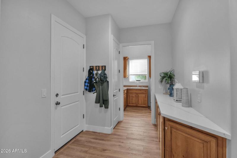 21102 Pummelos - 36Hallway