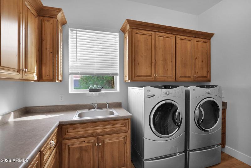 21102 Pummelos - 37Laundry