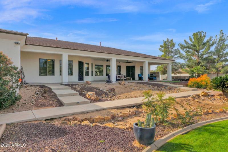 21102 Pummelos - 44Backyard