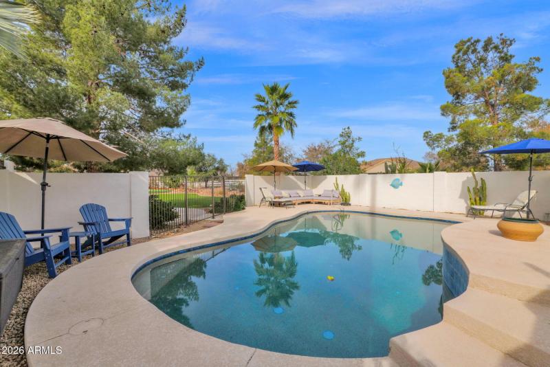 21102 Pummelos - 47Pool