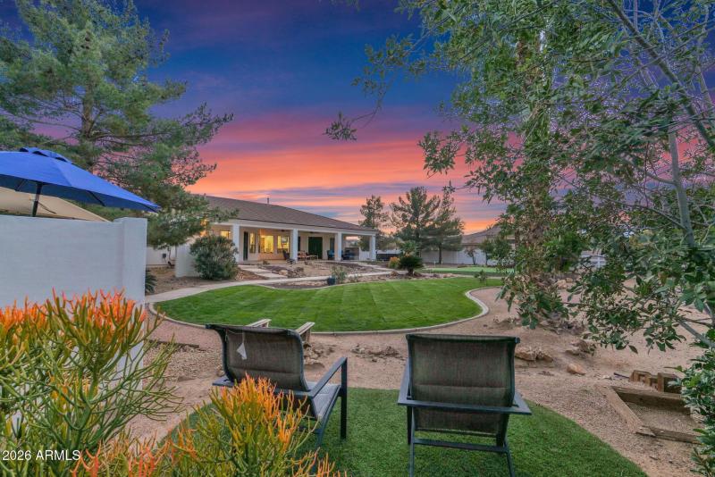 21102 Pummelos - 62Backyard Twilight