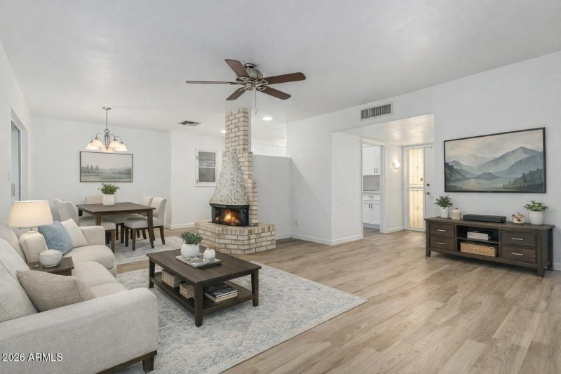 Staged_Photo_6051_E_Ensenda_