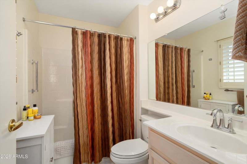 Guest Bathroom with a Tub