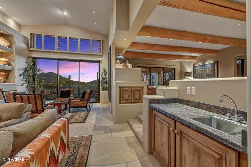 018_23Wet Bar Detail