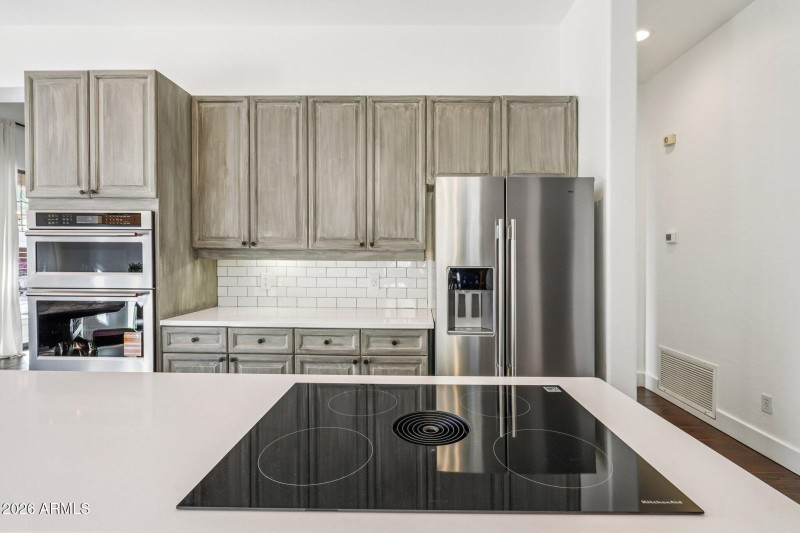 18-web-or-mls-E Mark Ln-S2301-018