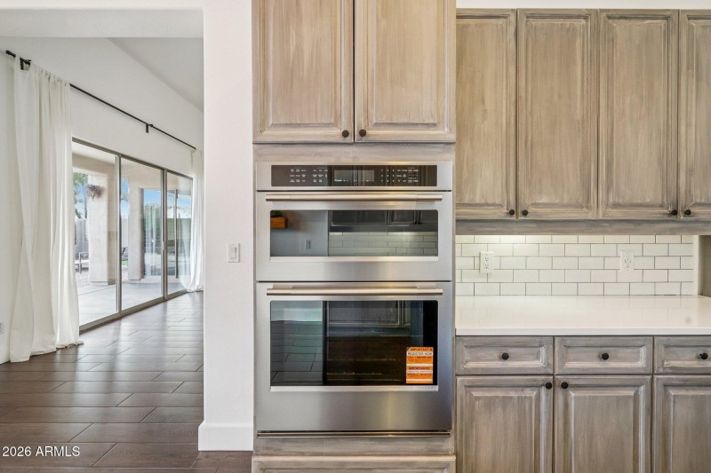 22-web-or-mls-E Mark Ln-S2301-022