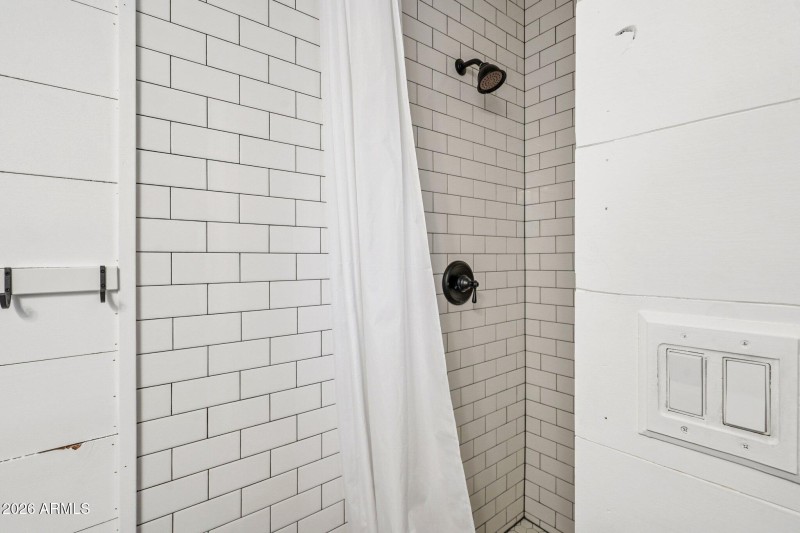 26-web-or-mls-E Mark Ln-S2301-026