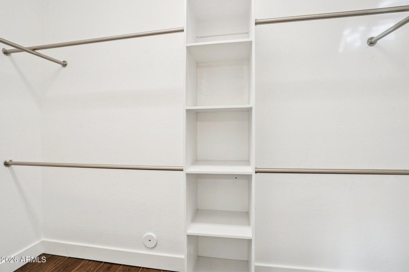 36-web-or-mls-E Mark Ln-S2301-036