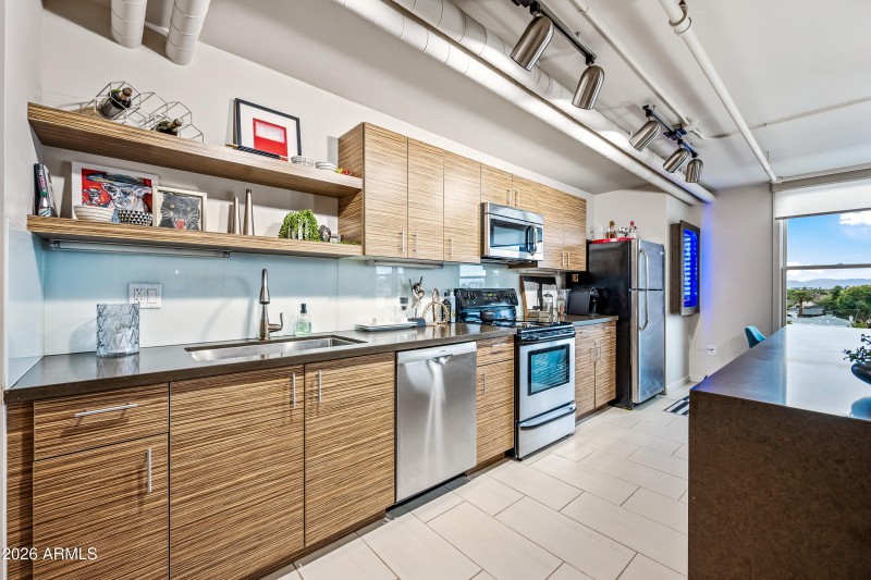 Amazing floating shelves!