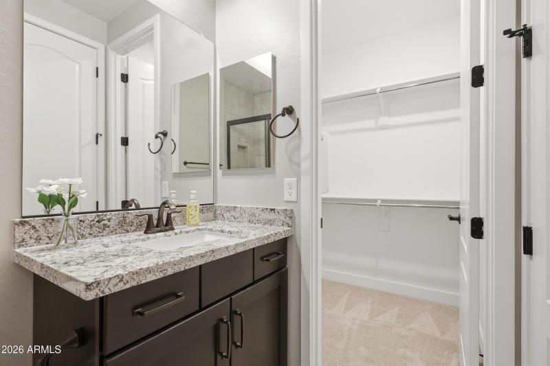 Secondary Bath/Closet