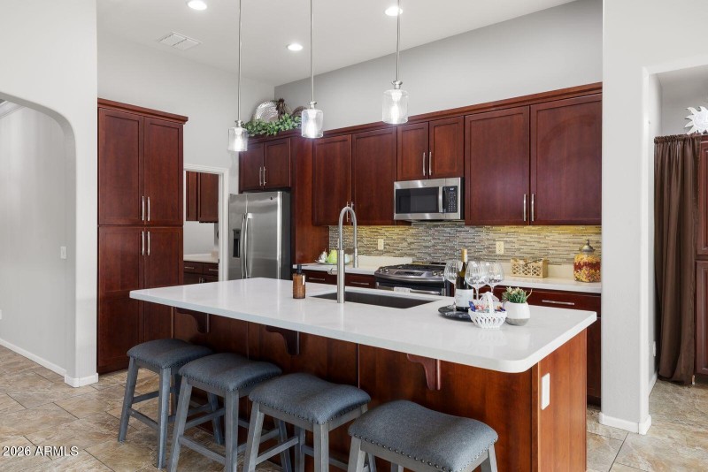 16375 W Whitton Kitchen island close-up