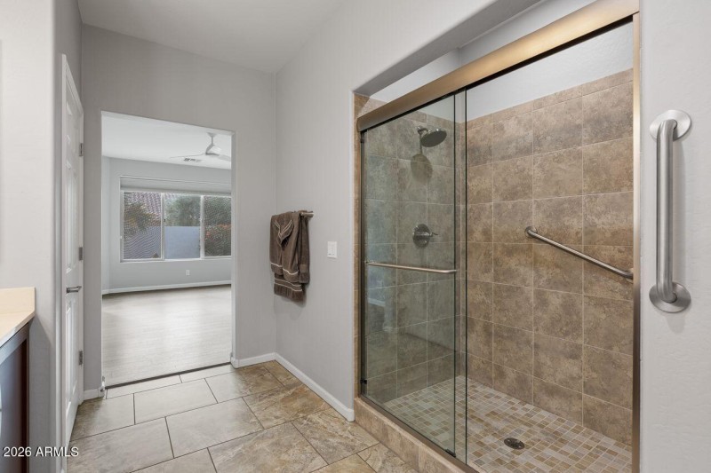 16375 W Whitton Ave Prim Bath Shower to