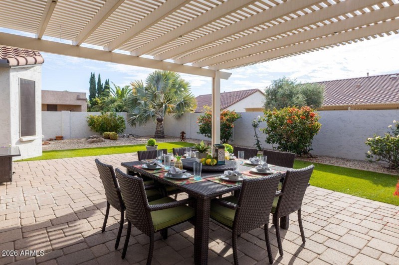 16375 W Whitton Ave Patio Table