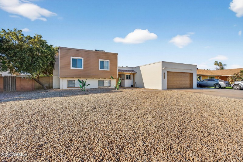 Easy maintenance front yard.