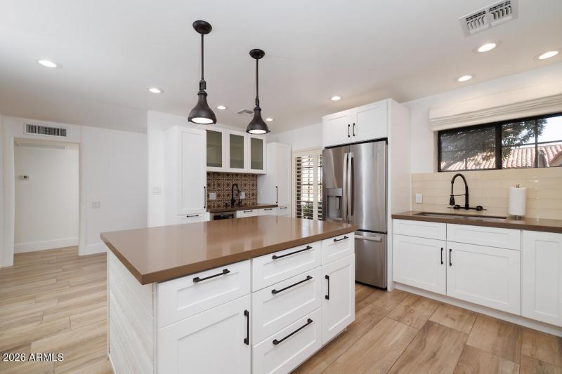 6349_N_78th_St_103_09