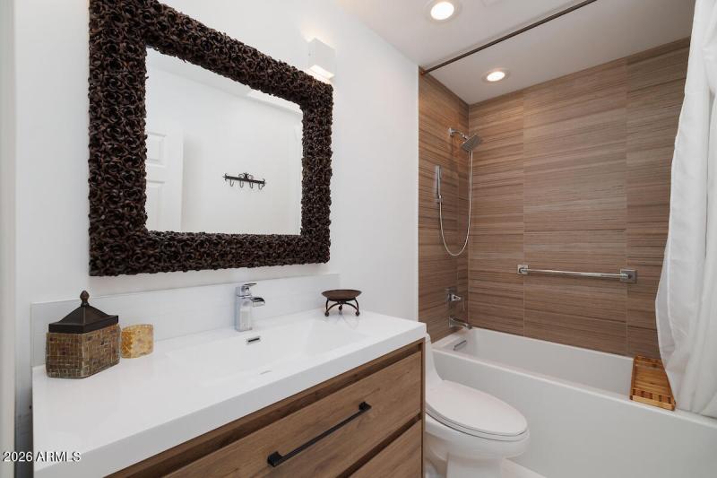 6349_N_78th_St_103_15