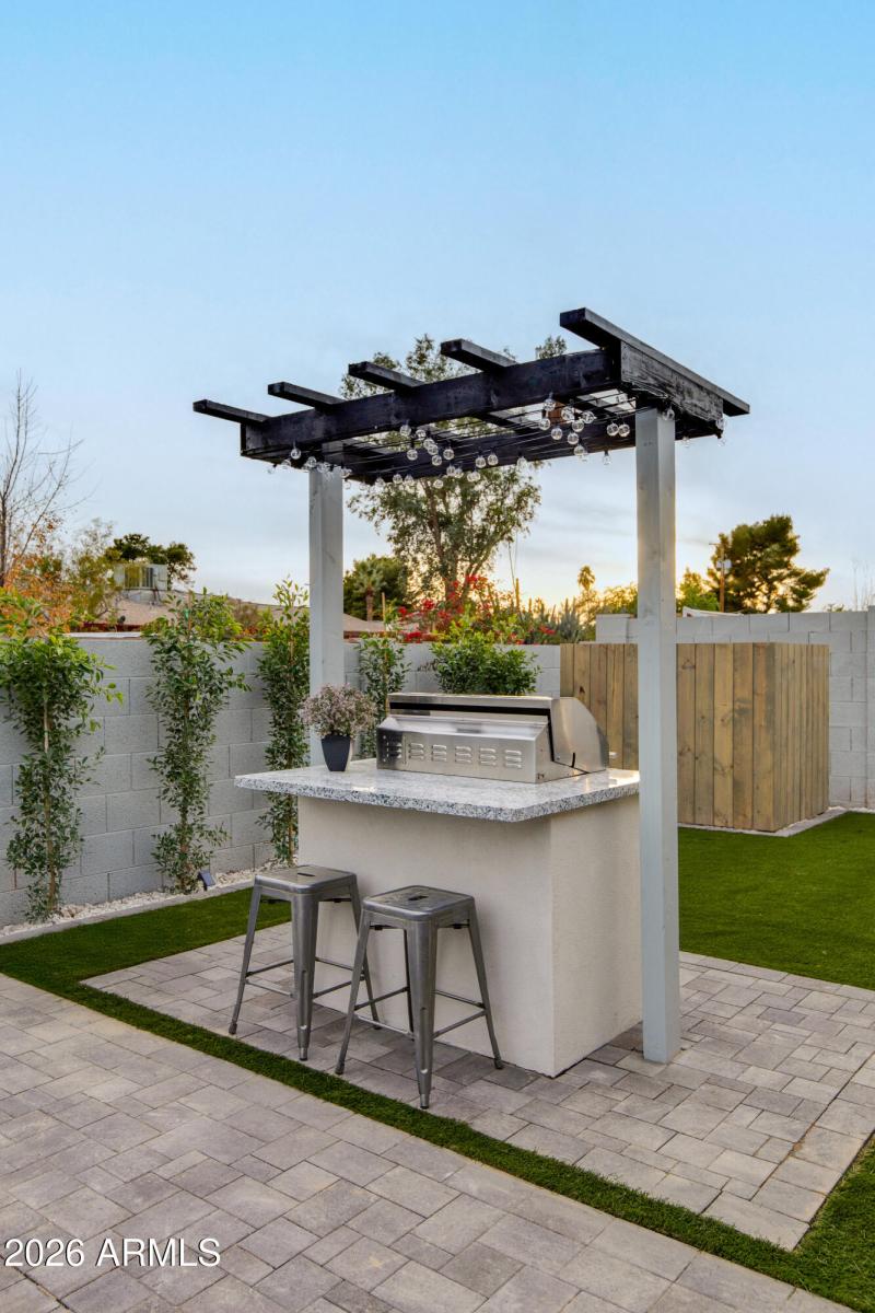 BUILT-IN BBQ & BEVERAGE CENTER