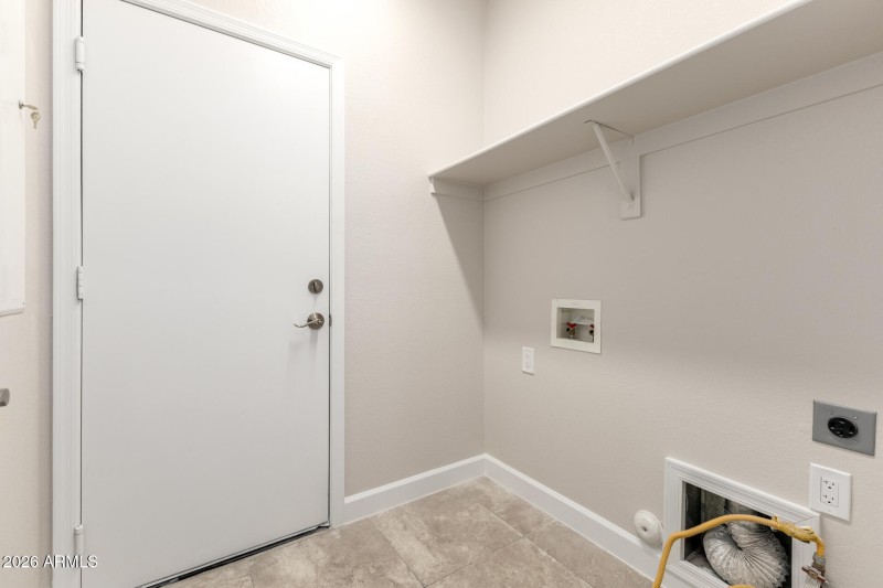 LAUNDRY ROOM (MAIN LEVEL)