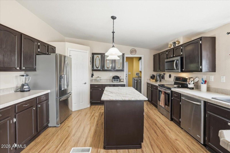 Kitchen - 570 S Mustang Valley