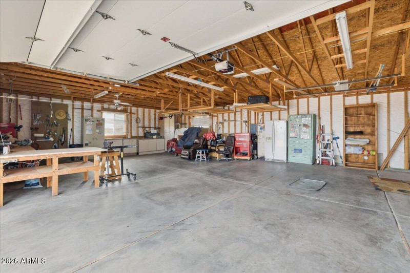 Garage - 570 S Mustang Valley