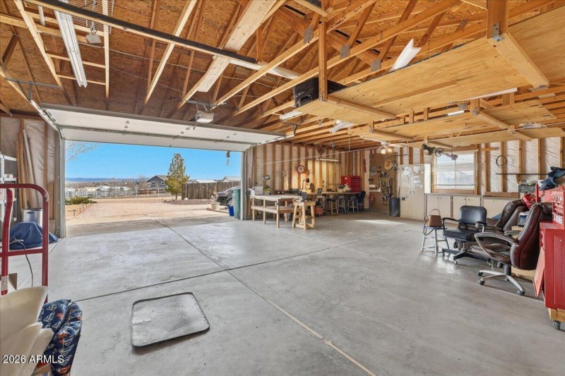 Garage - 570 S Mustang Valley